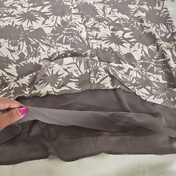 Brown and Crwam Relaxed Blouse with 3/4 Sleeves - Picture 12 of 15